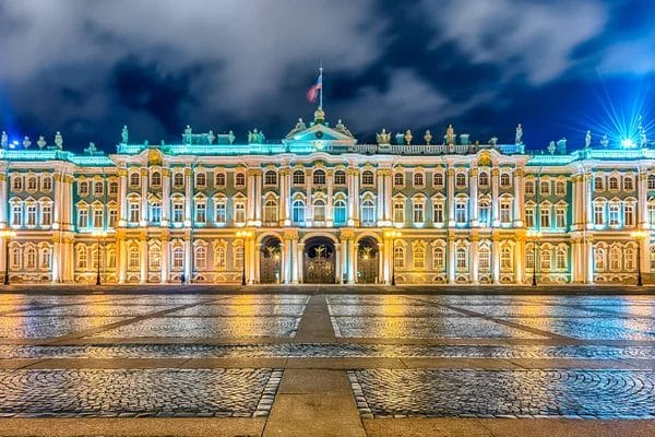 depositphotos_132595068-stock-photo-facade-of-the-winter-palace