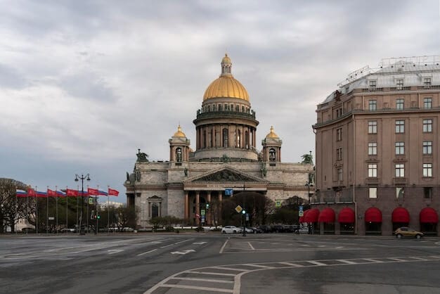 st-isaac-s-cathedral-st-isaac-s-square-spring-day-saint-petersburg-russia_561561-1795